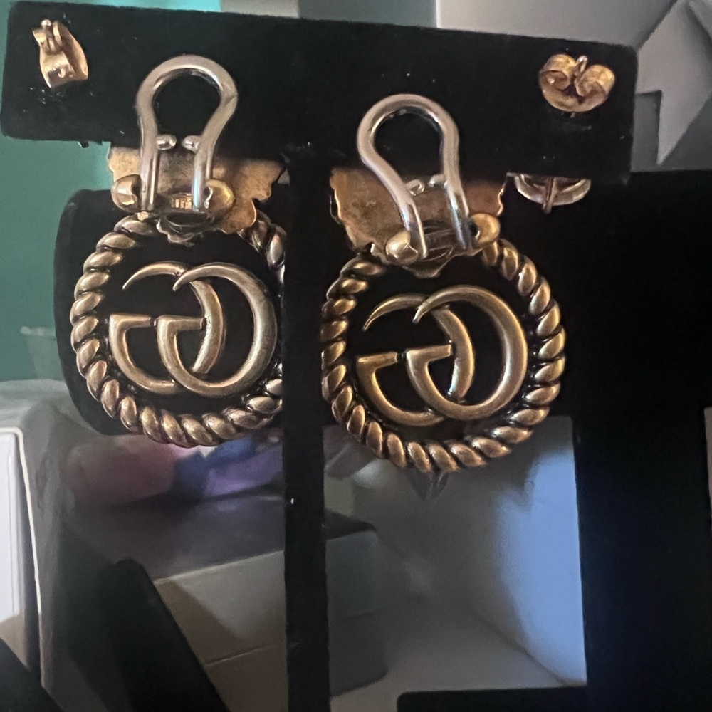 Gucci Lion Head Double G clip on earrings, complete with bag, box & pouch - Picture 9 of 12